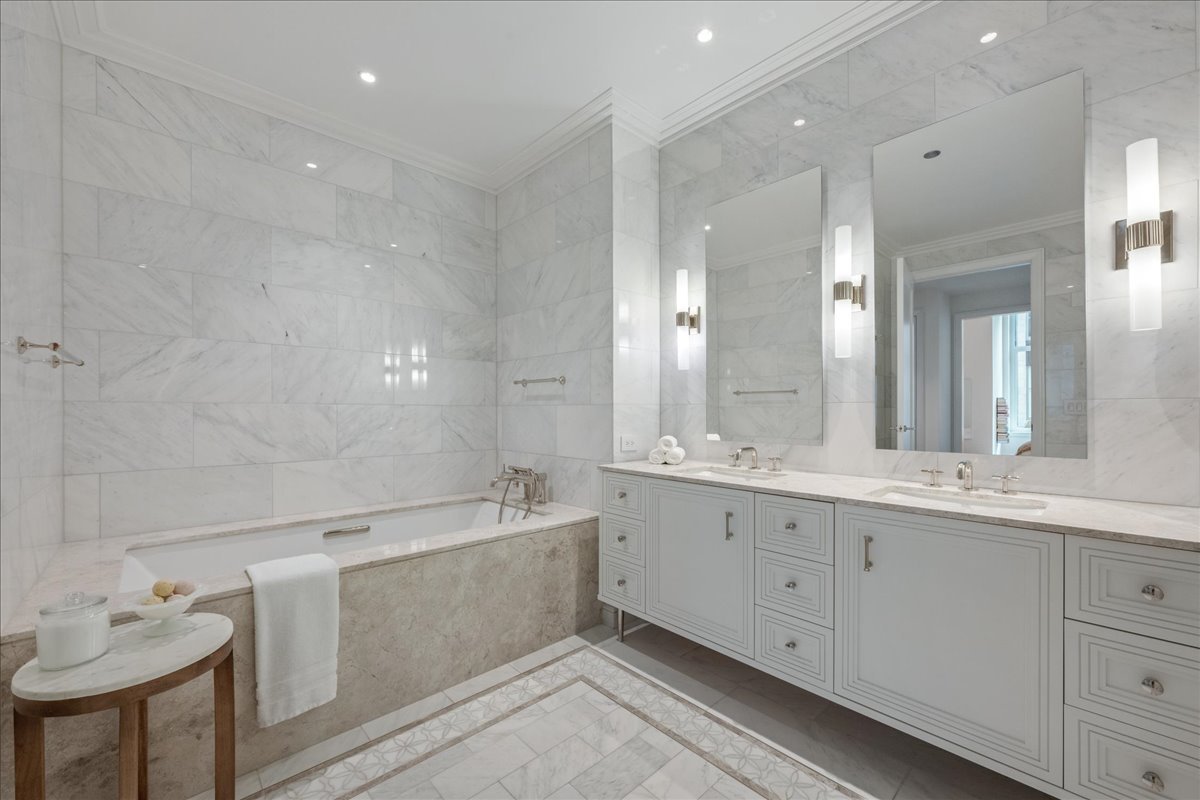 435 N Michigan Avenue Unit: 414