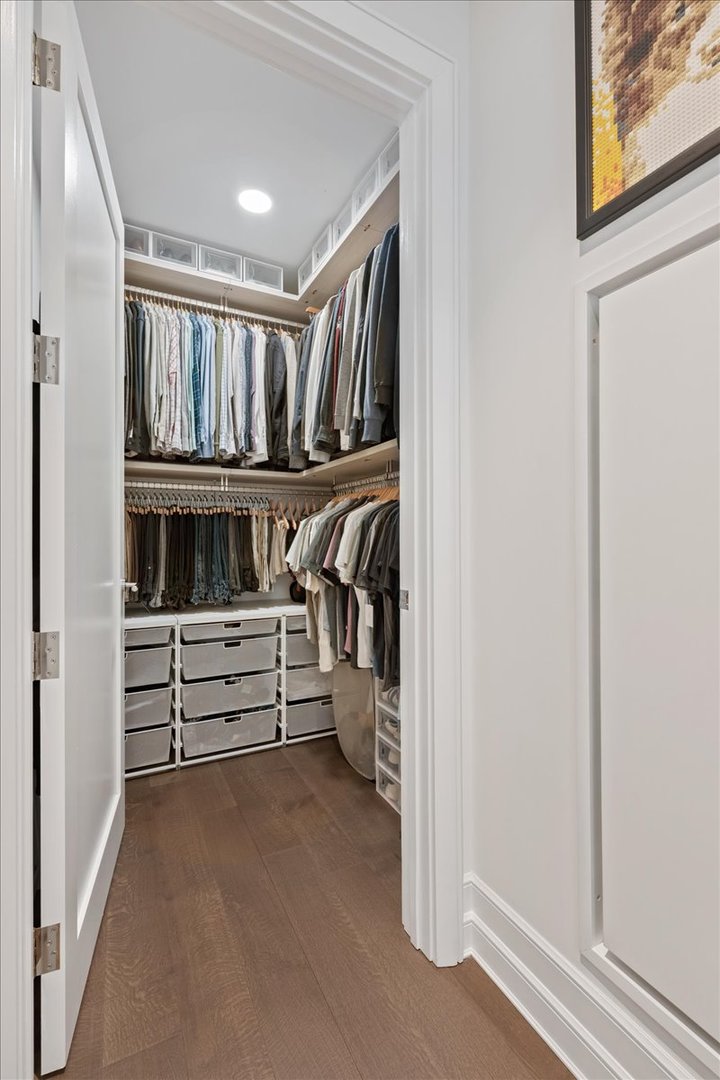 435 N Michigan Avenue Unit: 414