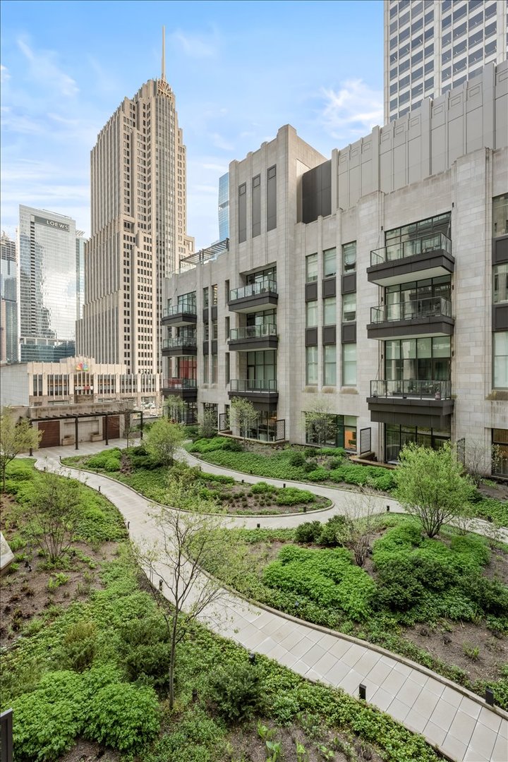435 N Michigan Avenue Unit: 414