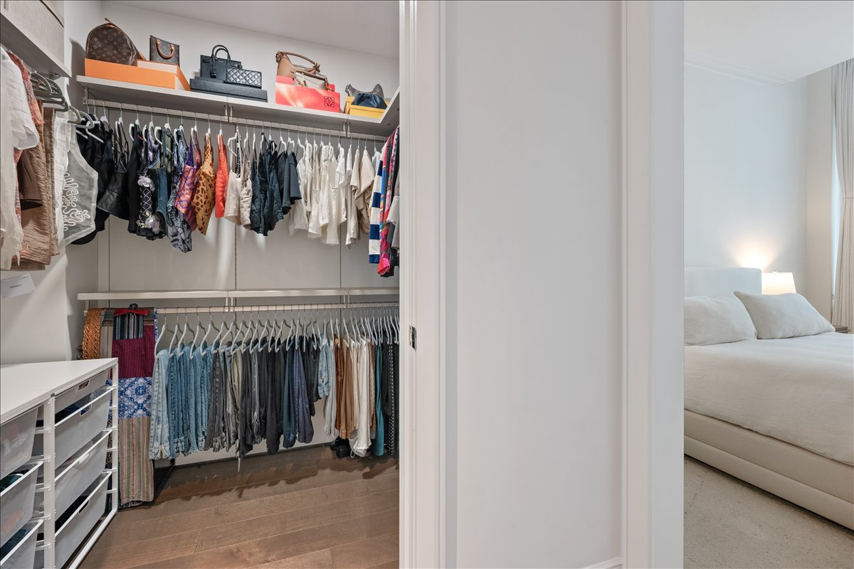 435 N Michigan Avenue Unit: 414