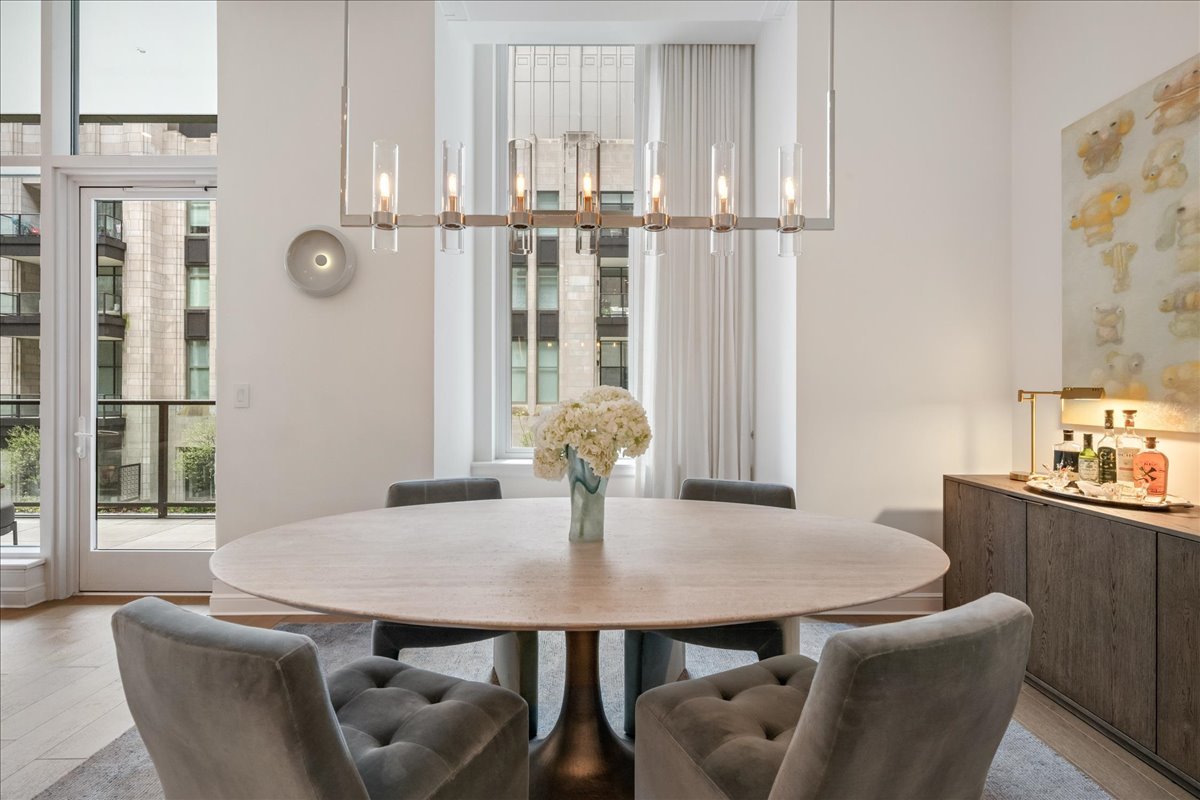 435 N Michigan Avenue Unit: 414