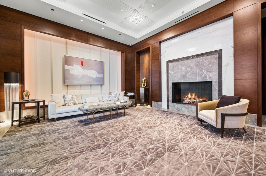 435 N Michigan Avenue Unit: 414