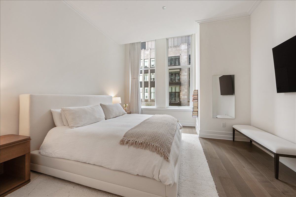 435 N Michigan Avenue Unit: 414