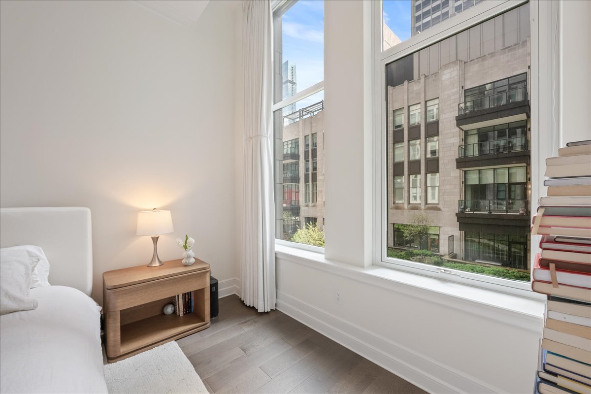 435 N Michigan Avenue Unit: 414