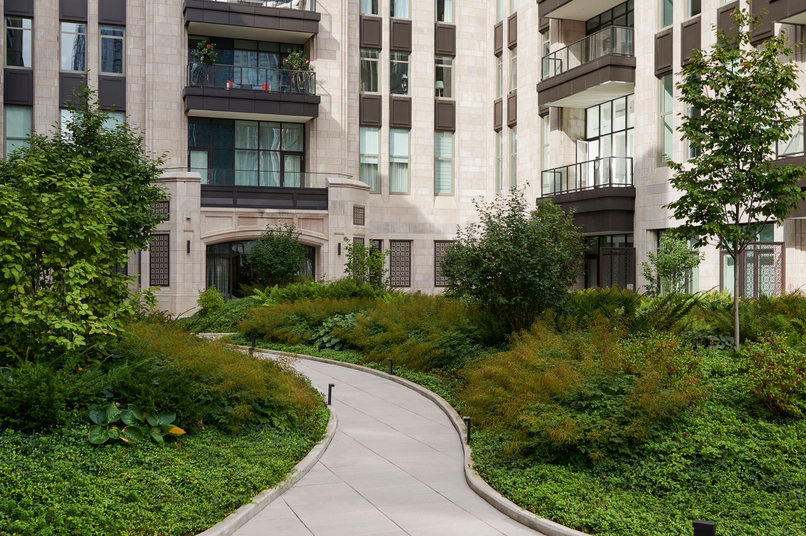 435 N Michigan Avenue Unit: 414