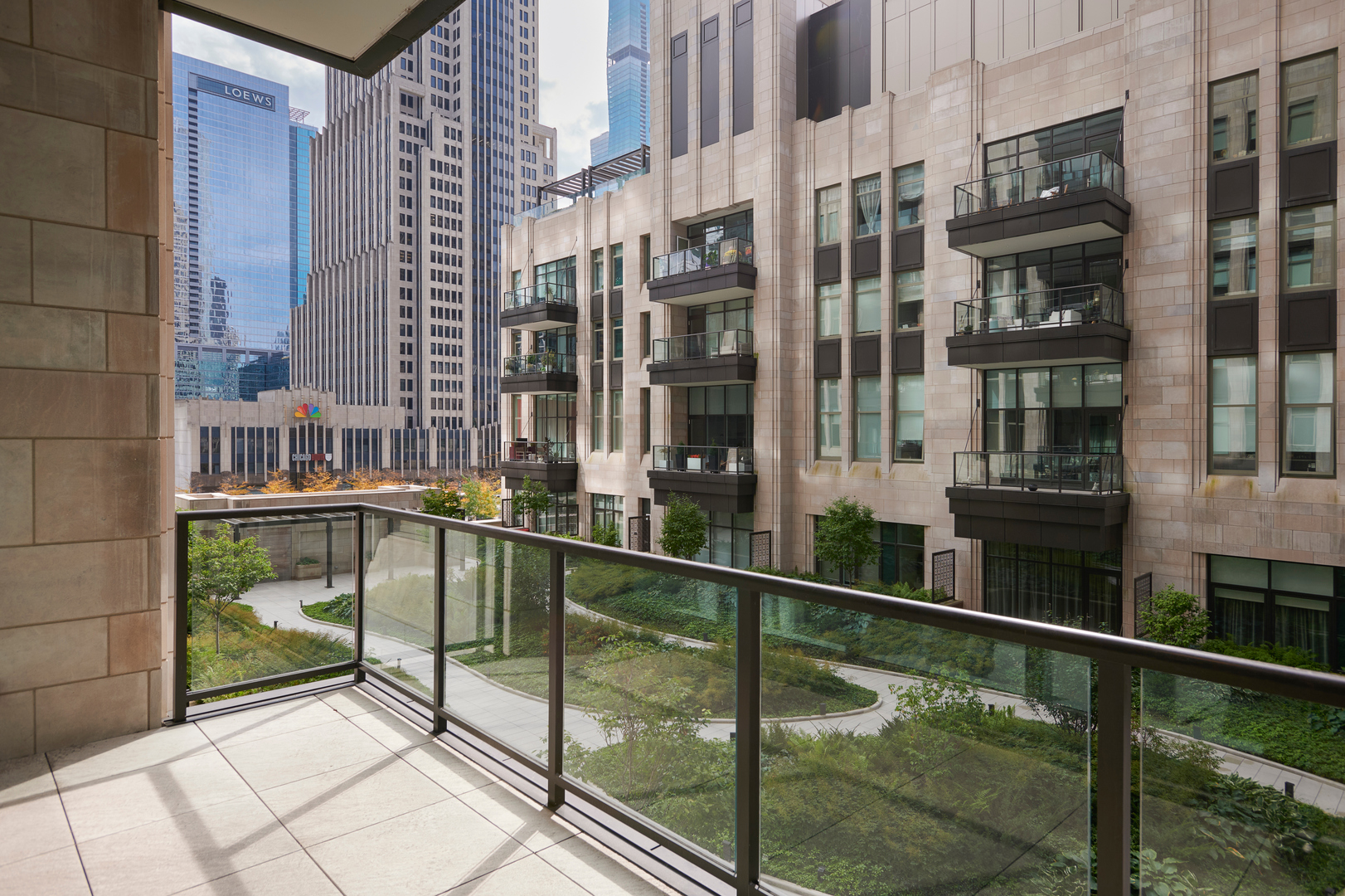 435 N Michigan Avenue Unit: 414