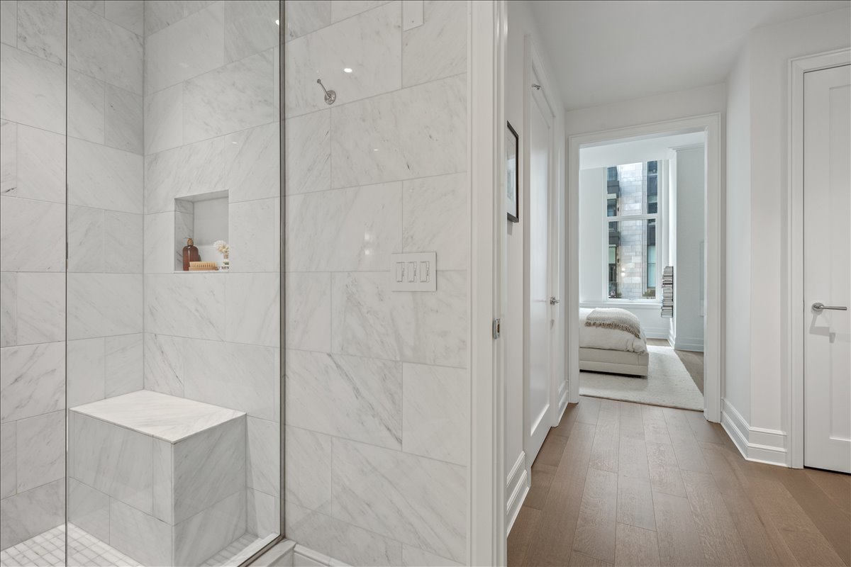 435 N Michigan Avenue Unit: 414