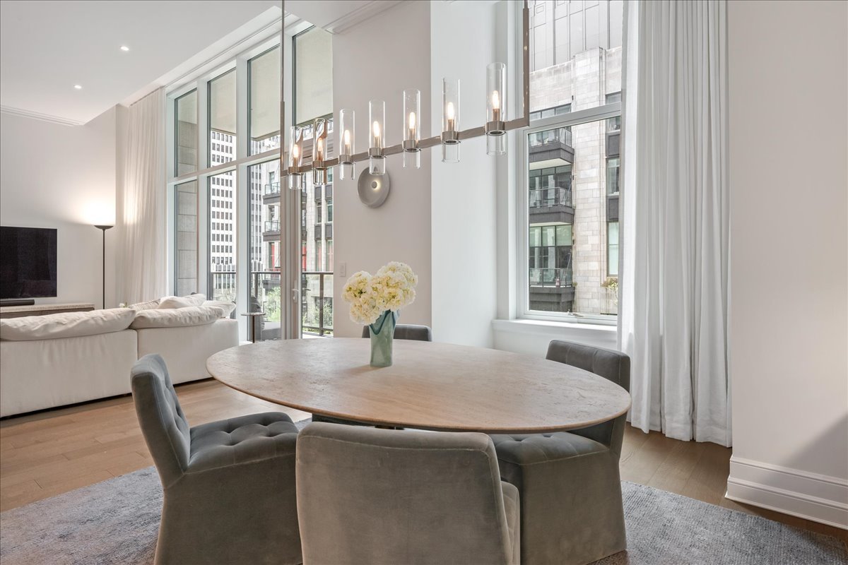 435 N Michigan Avenue Unit: 414