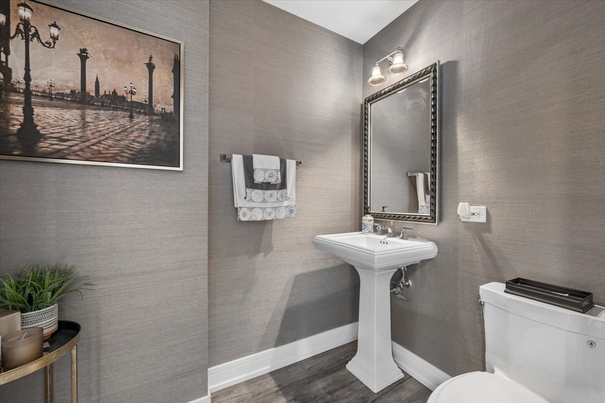 57 E Delaware Place Unit: 1805