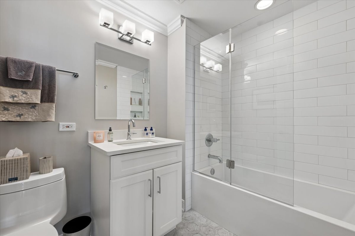 57 E Delaware Place Unit: 1805