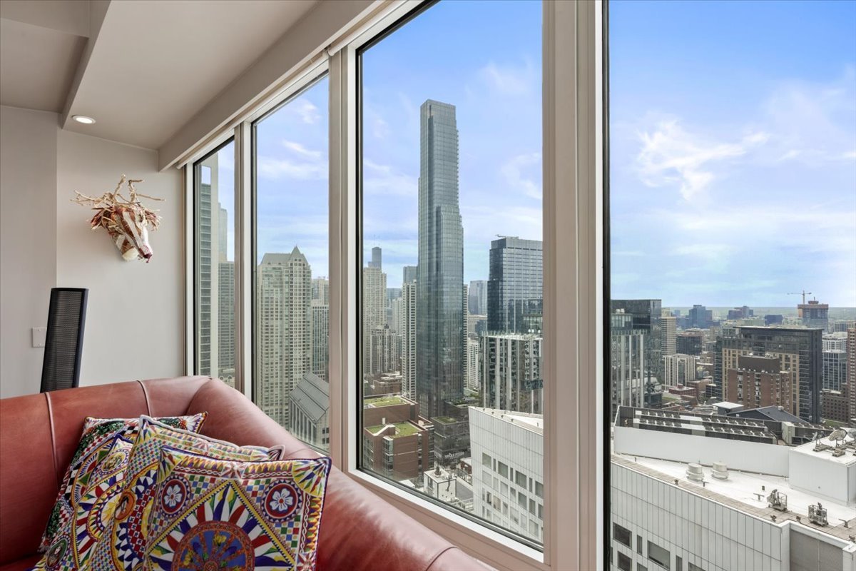 57 E Delaware Place Unit: 3804