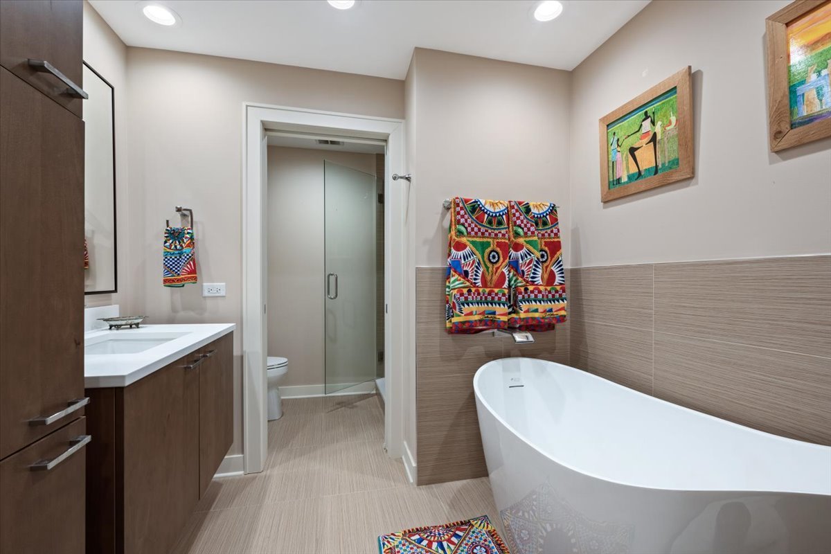 57 E Delaware Place Unit: 3804