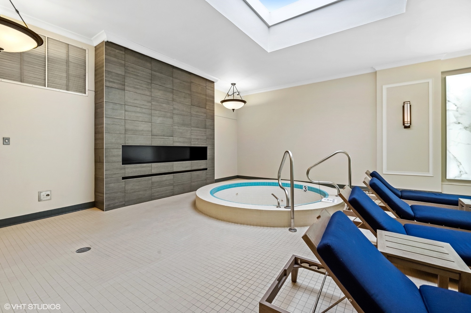 57 E Delaware Place Unit: 3804