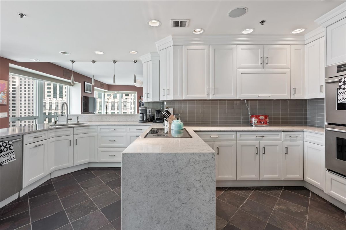 57 E Delaware Place Unit: 3804