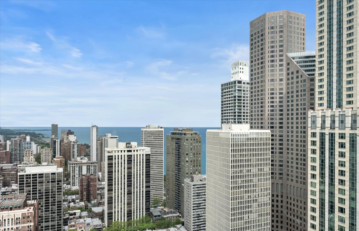 57 E Delaware Place Unit: 3804