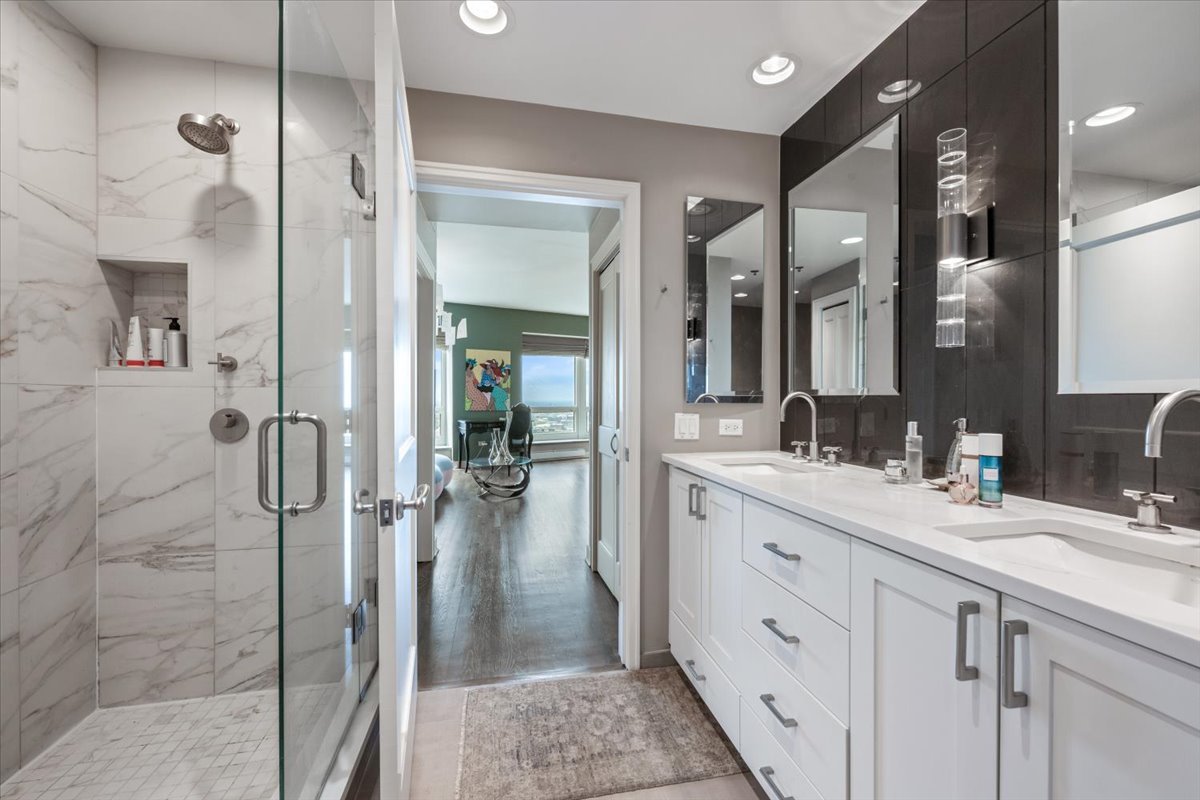 57 E Delaware Place Unit: 3804