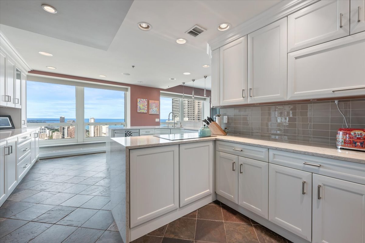 57 E Delaware Place Unit: 3804