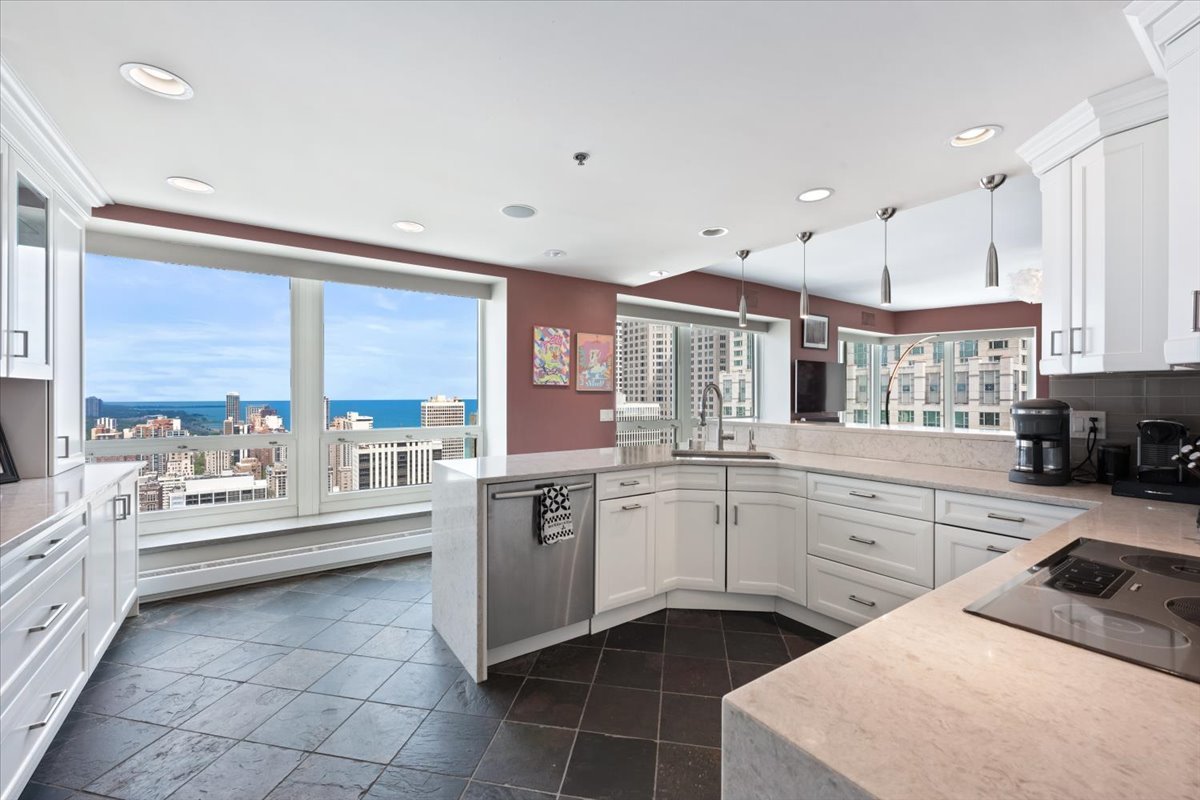 57 E Delaware Place Unit: 3804