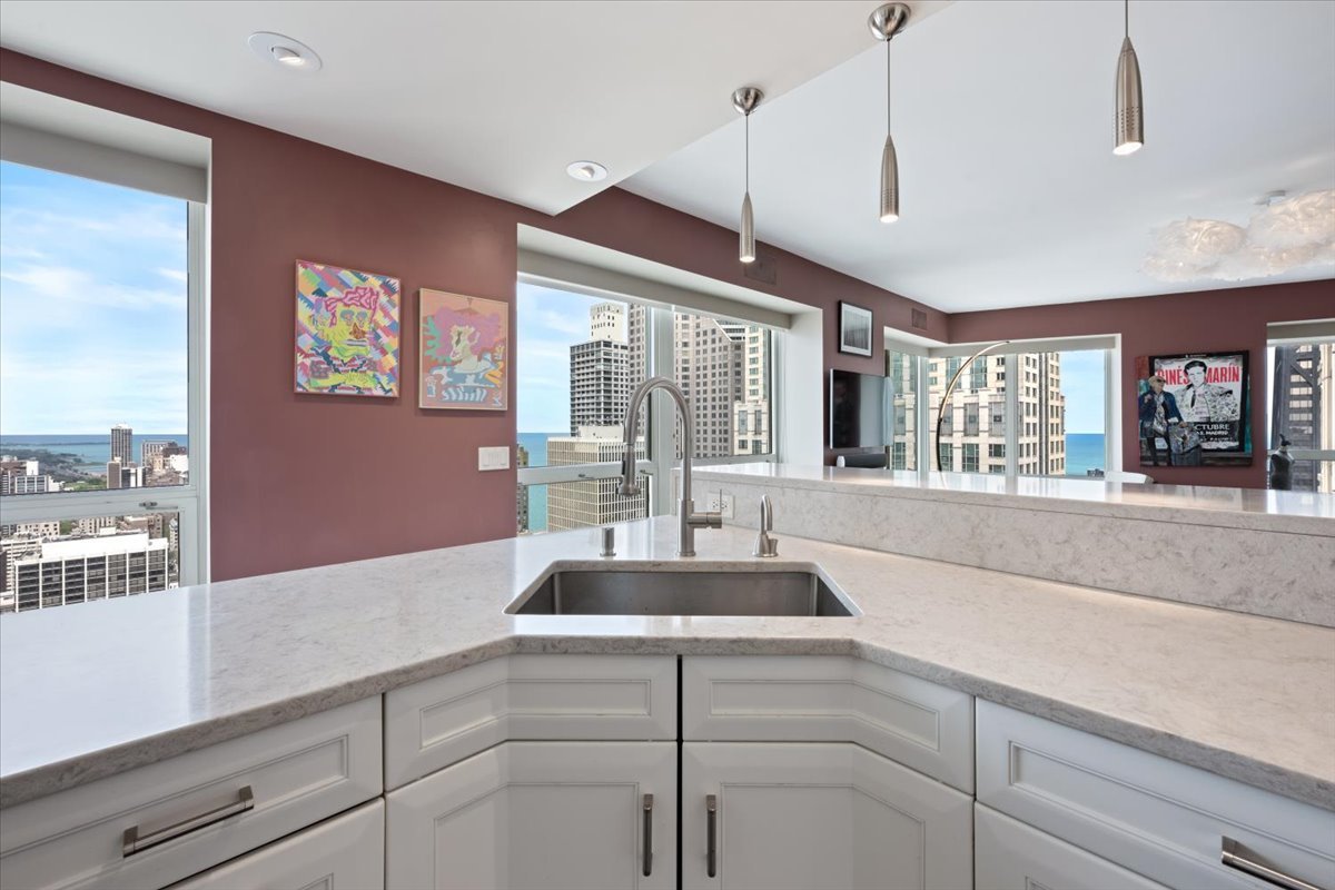 57 E Delaware Place Unit: 3804