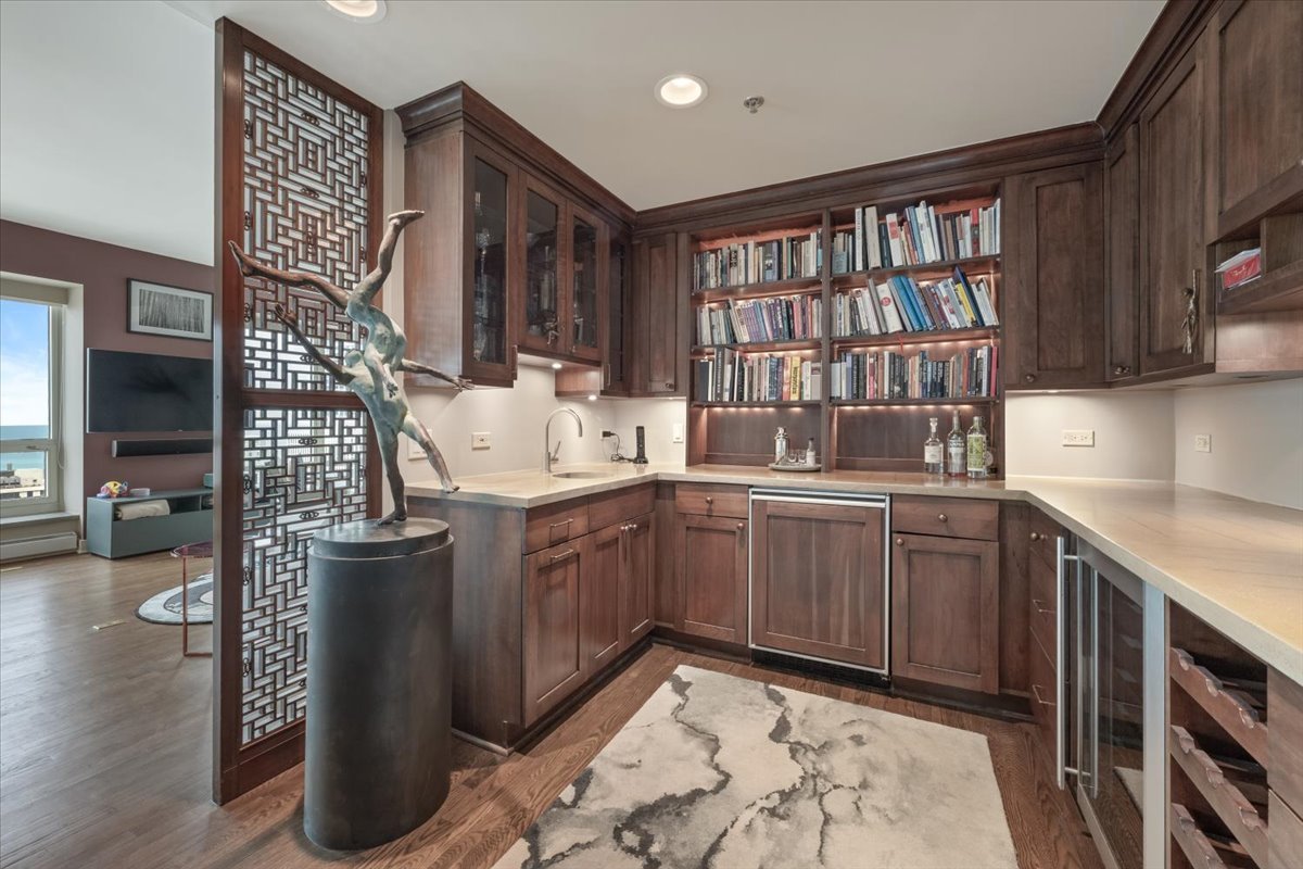 57 E Delaware Place Unit: 3804