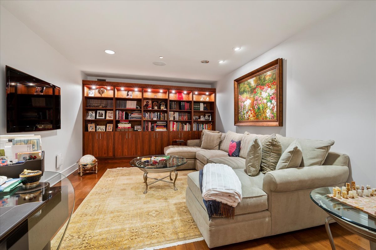 401 N Wabash Avenue Unit: 44A