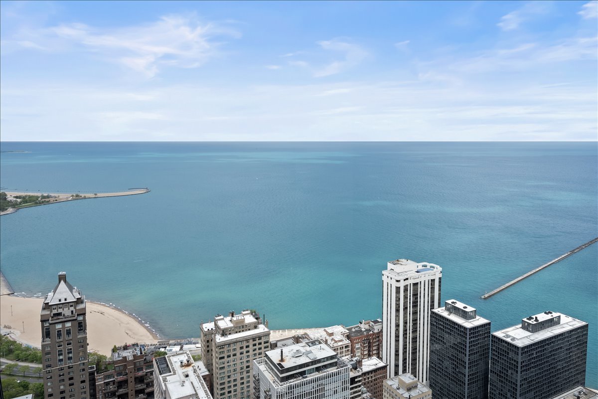 180 E Pearson Street Unit: 5602