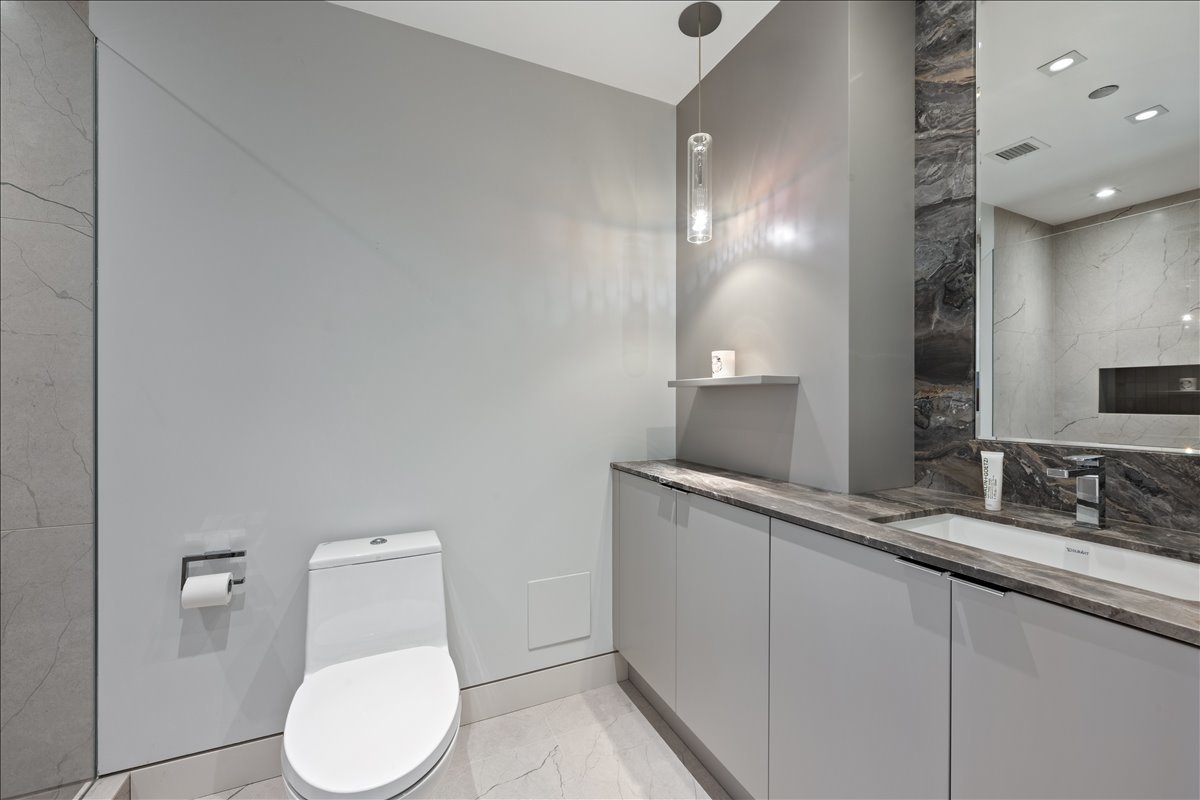 180 E Pearson Street Unit: 5602