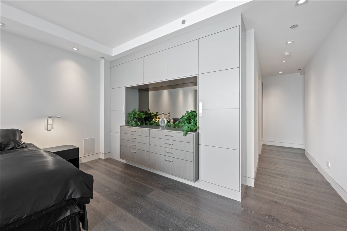 180 E Pearson Street Unit: 5602