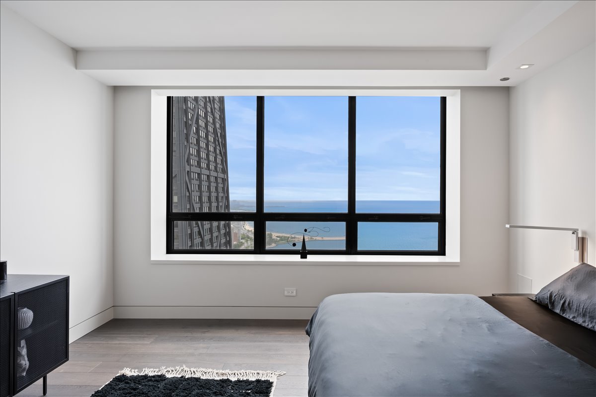 180 E Pearson Street Unit: 5602
