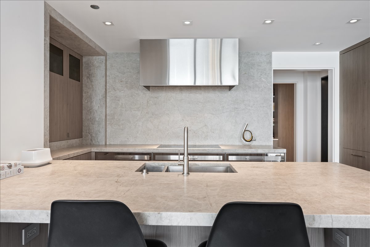 180 E Pearson Street Unit: 5602