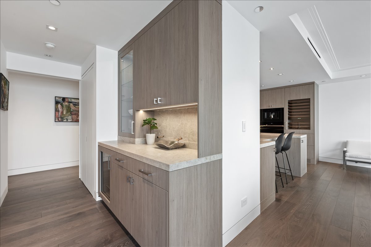 180 E Pearson Street Unit: 5602