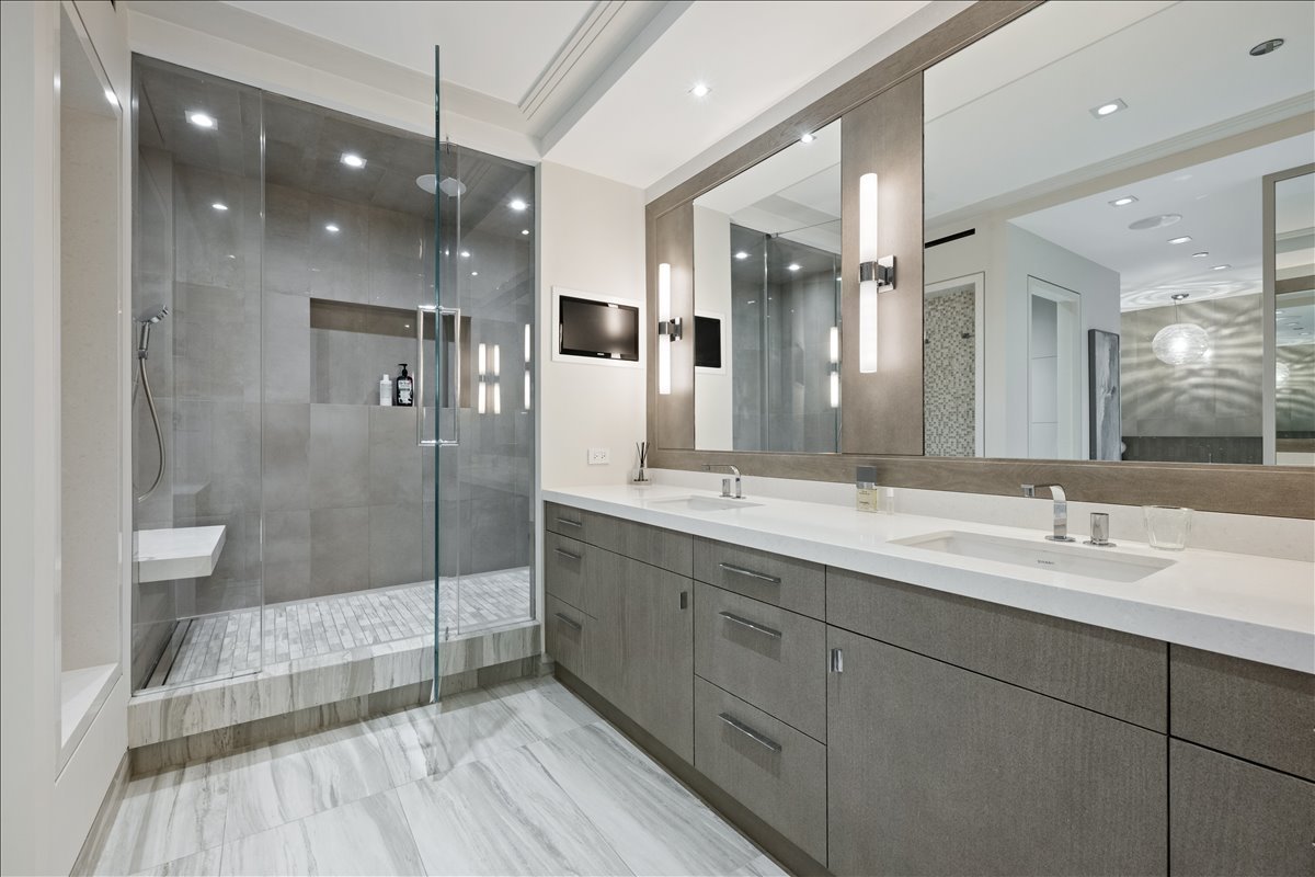 180 E Pearson Street Unit: 5602