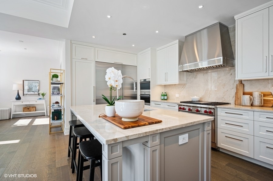 435 N Michigan Avenue Unit: 701