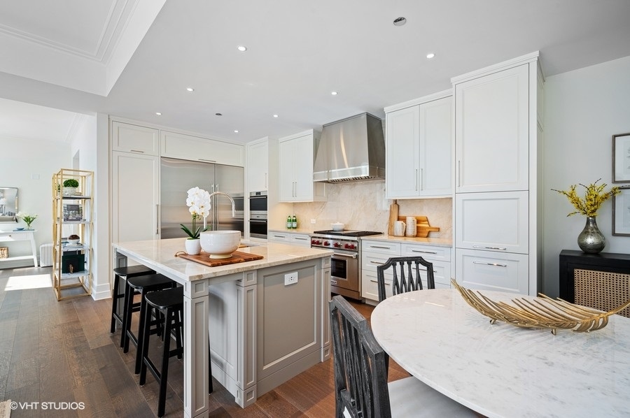435 N Michigan Avenue Unit: 701