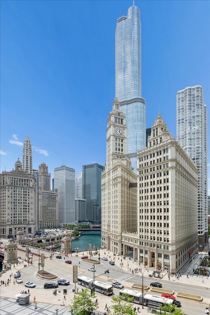 435 N Michigan Avenue Unit: 701