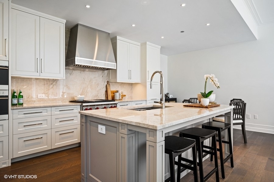 435 N Michigan Avenue Unit: 701