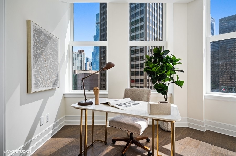 435 N Michigan Avenue Unit: 701