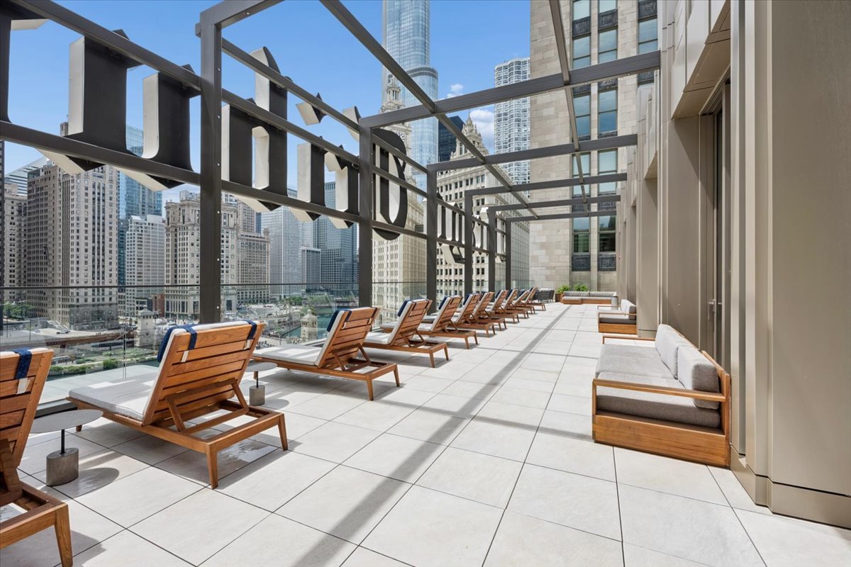 435 N Michigan Avenue Unit: 701