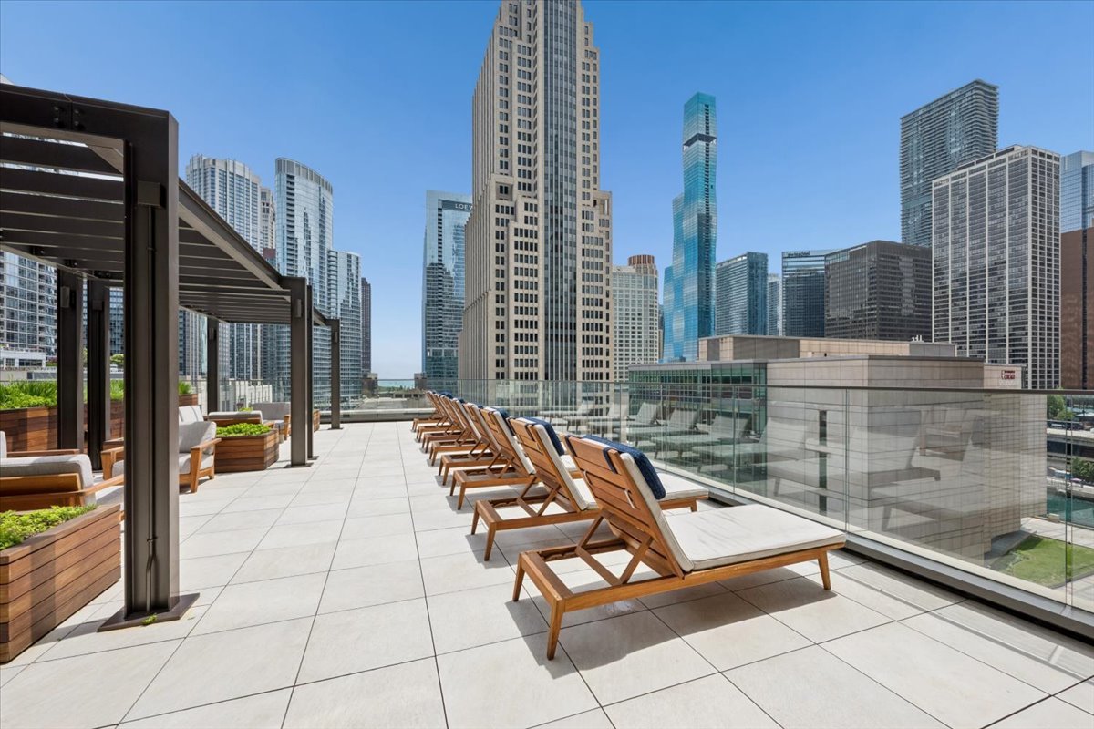 435 N Michigan Avenue Unit: 701