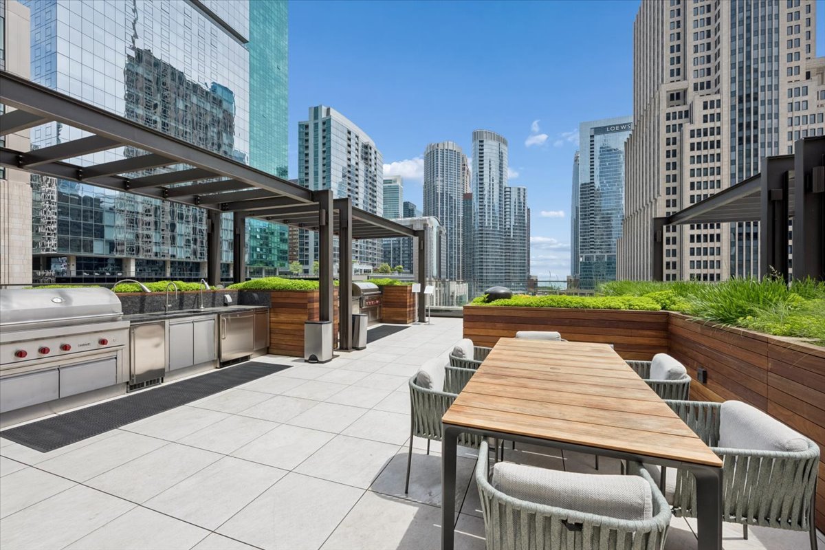 435 N Michigan Avenue Unit: 701