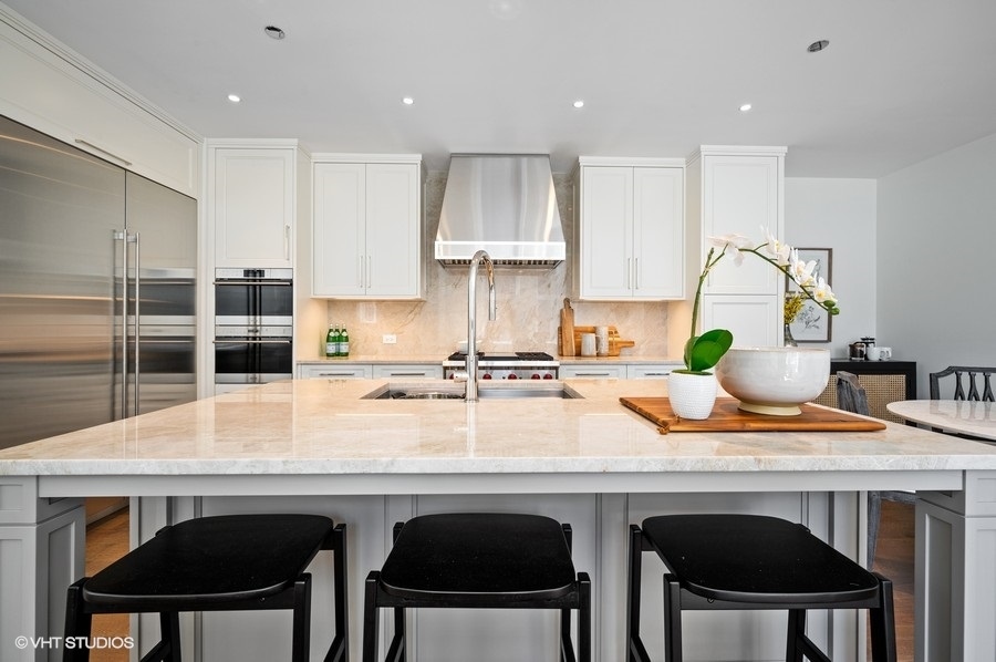 435 N Michigan Avenue Unit: 701