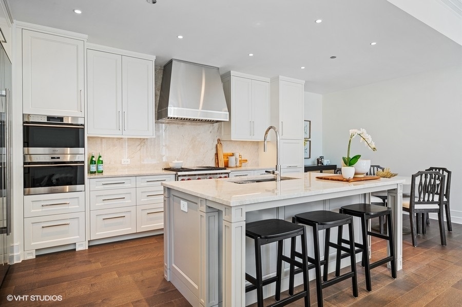 435 N Michigan Avenue Unit: 701