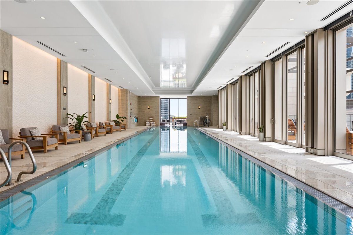435 N Michigan Avenue Unit: 701