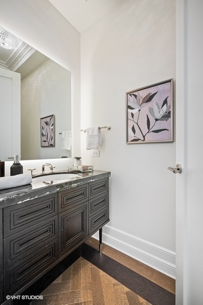 435 N Michigan Avenue Unit: 701
