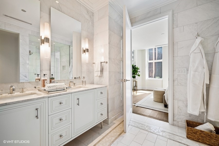435 N Michigan Avenue Unit: 701