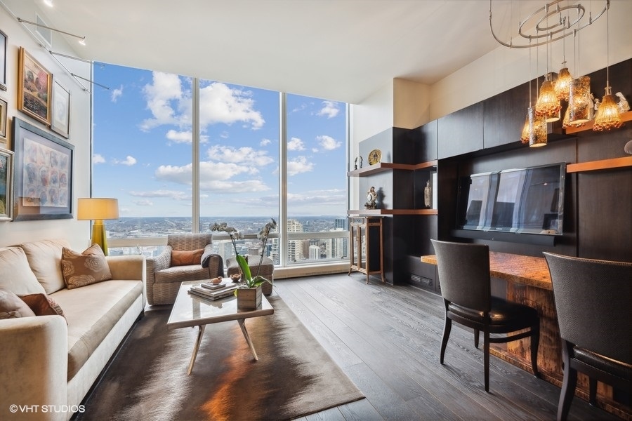 401 N wabash Avenue Unit: 49C