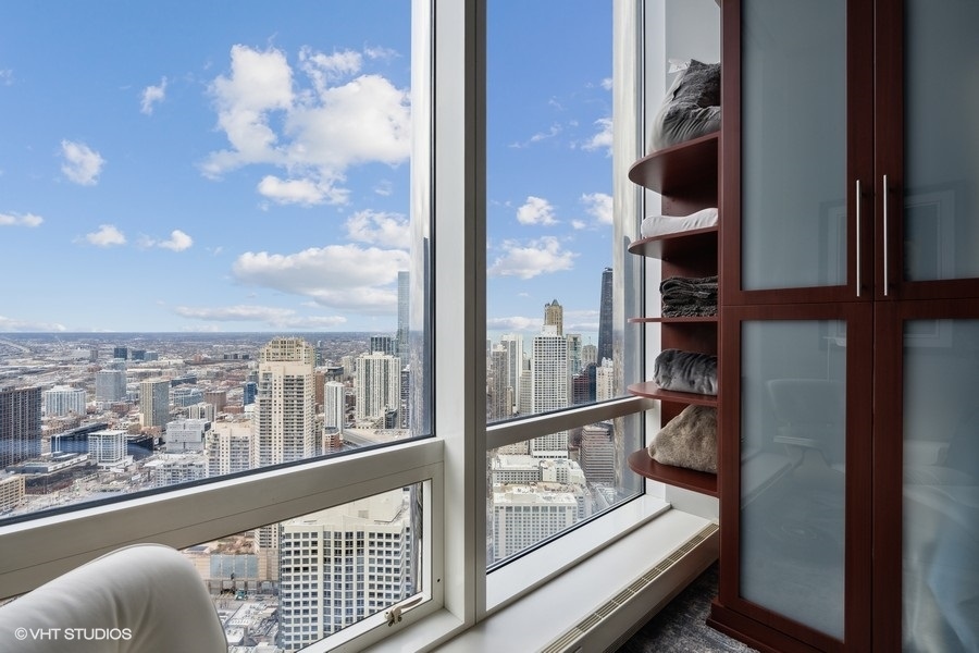 401 N wabash Avenue Unit: 49C