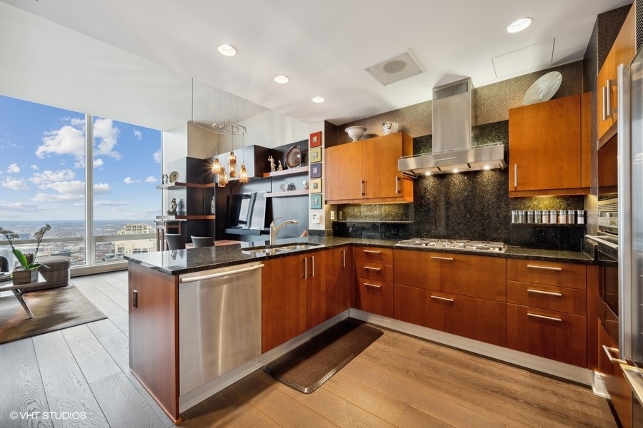 401 N wabash Avenue Unit: 49C