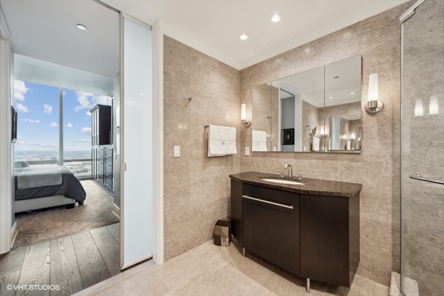 401 N wabash Avenue Unit: 49C