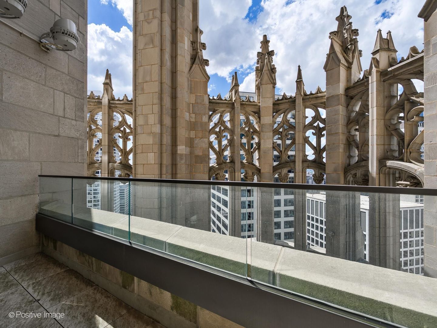435 N Michigan Avenue Unit: 2601